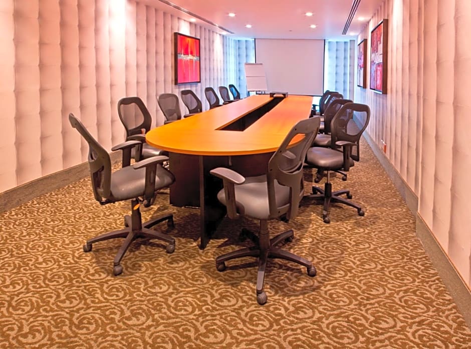 Holiday Inn Express & Suites Queretaro By IHG