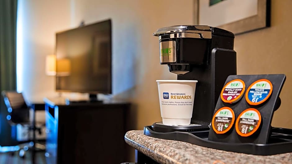 Best Western Plus Chain of Lakes Inn & Suites