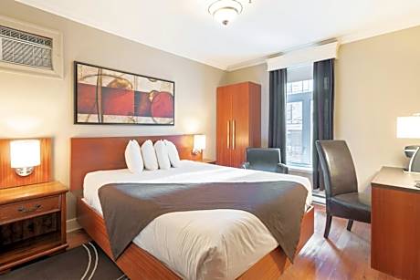 Deluxe Room with One Queen Bed