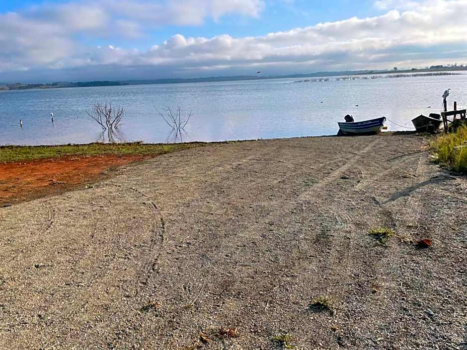 Casa com Piscina na Represa de Carlópolis