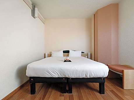 Triple Room with 1 double bed and 1 single bed or 3 single beds