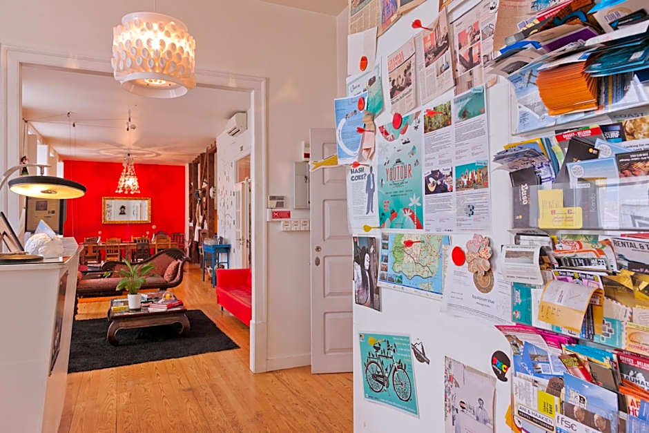 Living Lounge Hostel