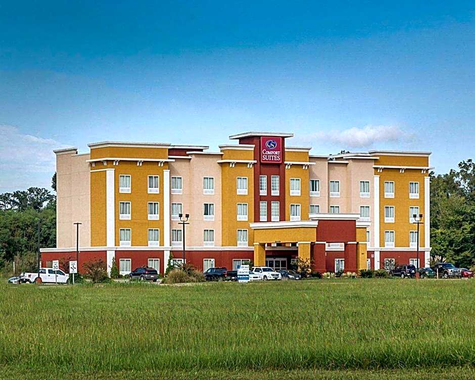 Comfort Suites near Tanger Outlet Mall