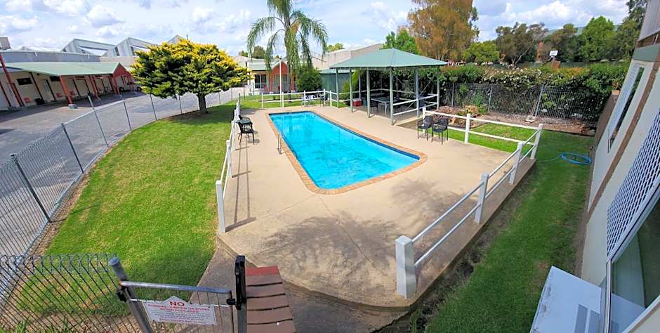 Hume Inn Motel