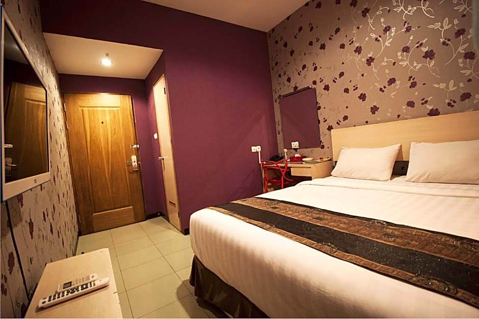 Mine Home Hotel Cihampelas