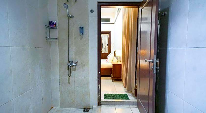 RedDoorz @ Avros Guest House Medan