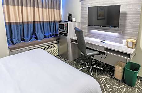 Queen Room  -  Non-Smoking