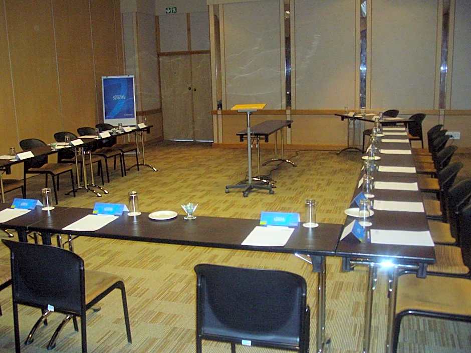 Garden Court Or Tambo International Airport