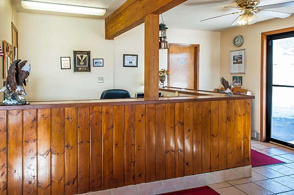 Econo Lodge Eagle Nest