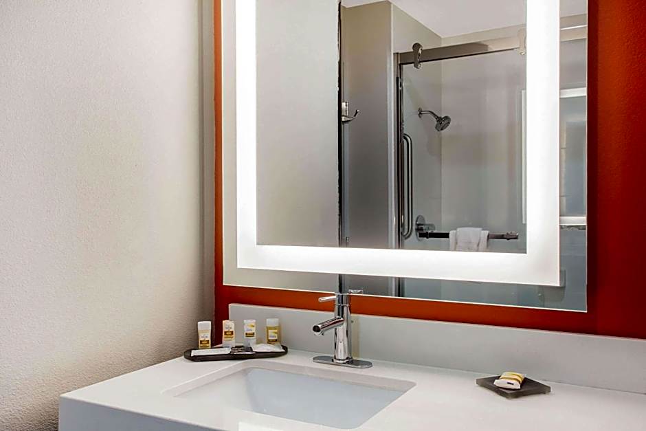 La Quinta Inn & Suites by Wyndham Pittsburg