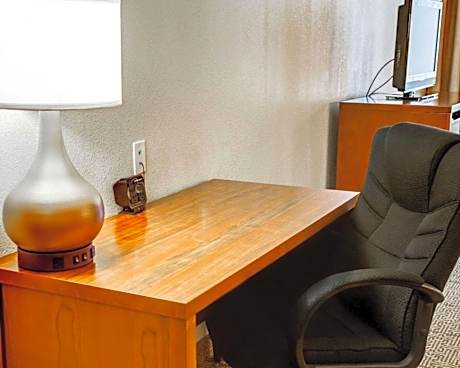 King Suite - Accessible/Non-Smoking