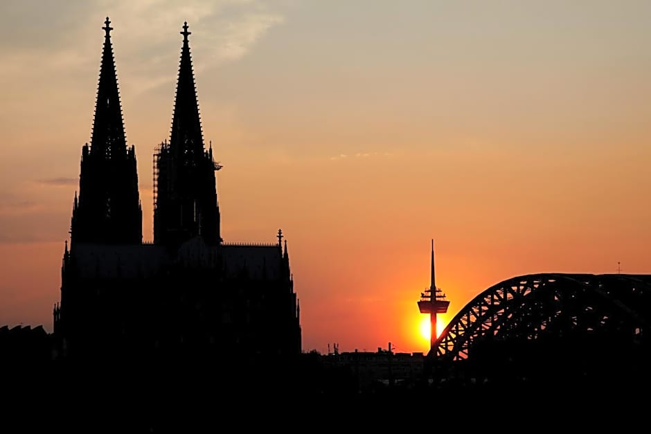 SMARTY Cologne Dom Hotel - Boardinghouse - KONTAKTLOSER SELF CHECK-IN