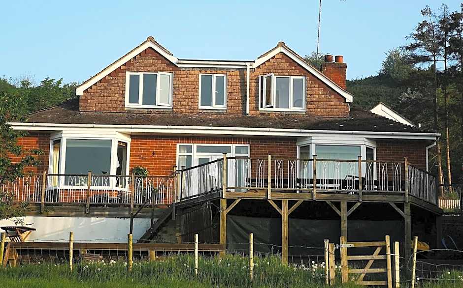 Healing Waters Sanctuary for Exclusive Private Hire and Self Catering Board, Vegetarian, Alcohol & Wifi Free Retreat in Glastonbury