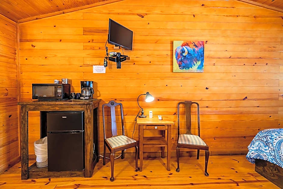The Historic Leakey Inn