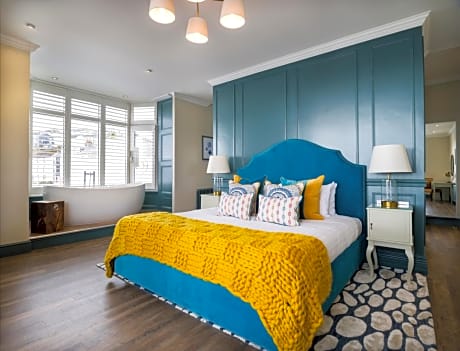 Suite with Balcony and Sea View