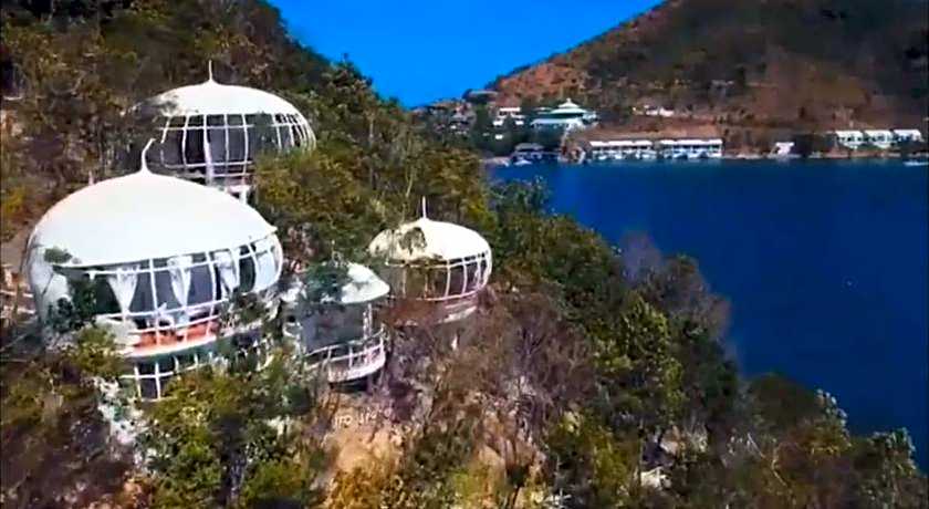 Al Faro Cosmio Hotel