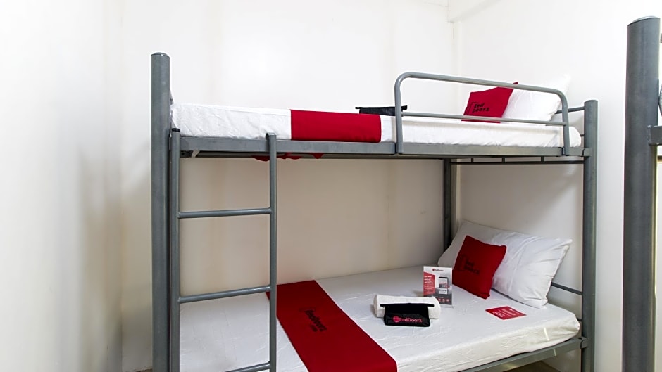 RedDoorz @ Teofila Lodge