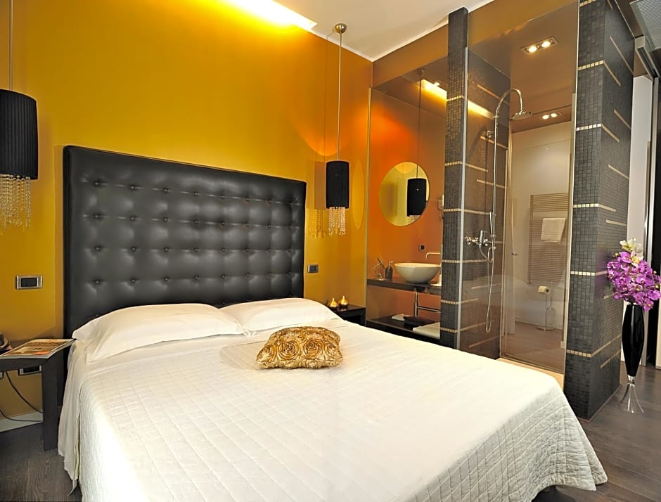 Hotel In - Lounge Room