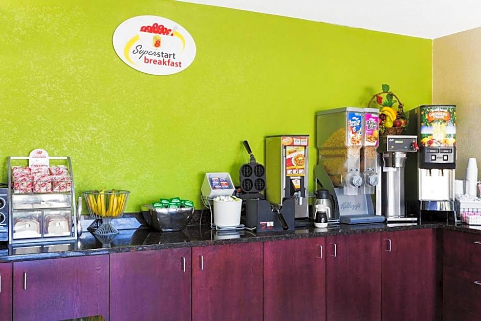 Super 8 by Wyndham Brunswick/St Simons Island Area