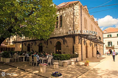 Hotel Platani
