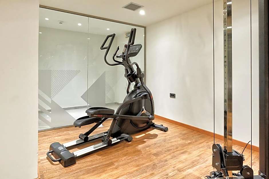 White Olive Elite Laganas