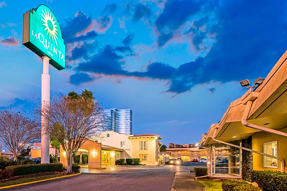 La Quinta Inn & Suites by Wyndham New Orleans Causeway