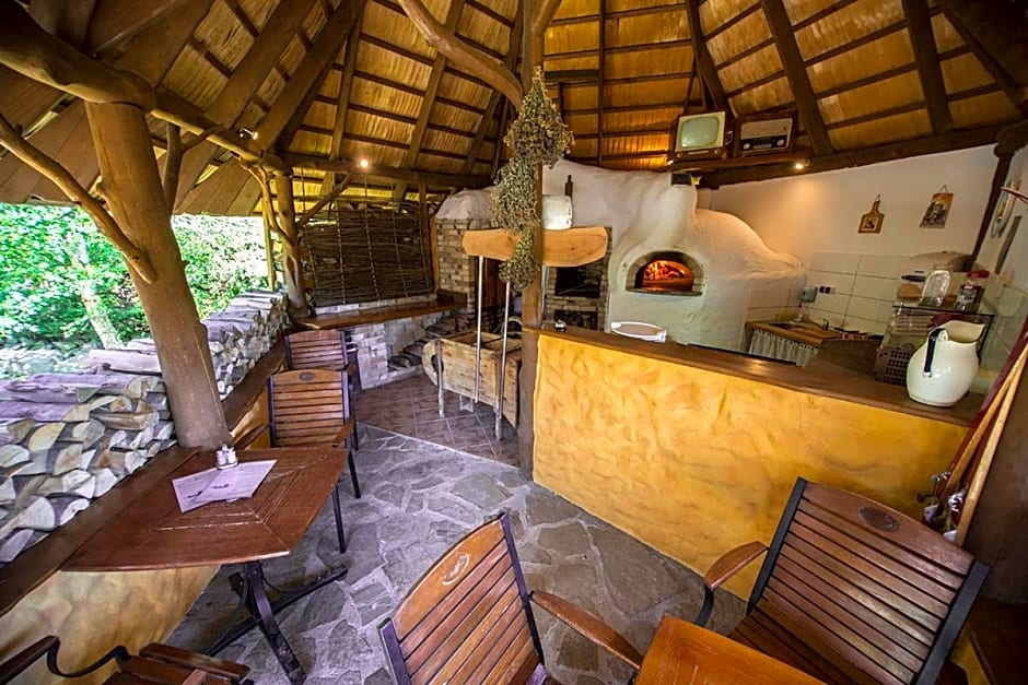 Domki nad rozlewiskiem