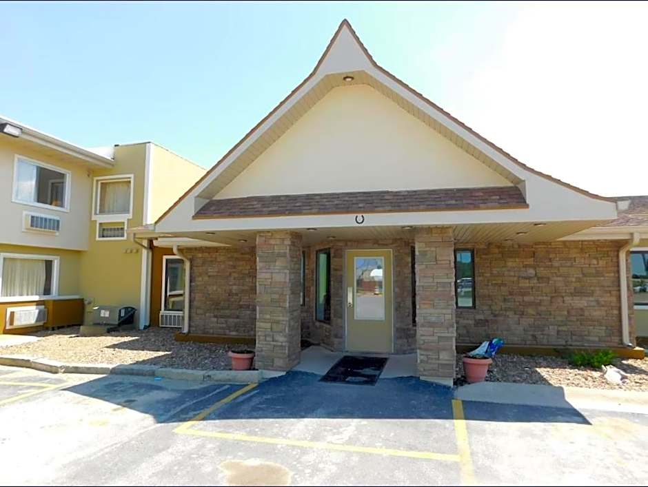 Days Inn by Wyndham West Branch Iowa City Area