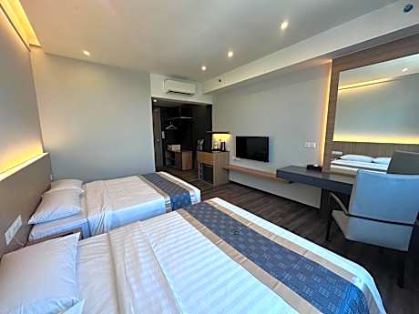 Premier Queen (Block B with Pool Access)