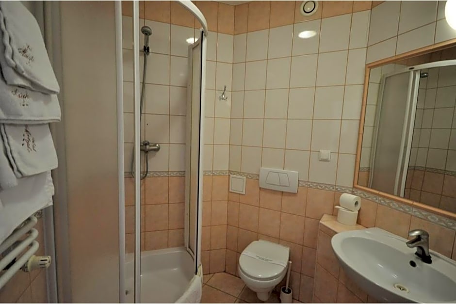 Photo 1 of 2 of Standard 1 Double Bed or 2 Beds