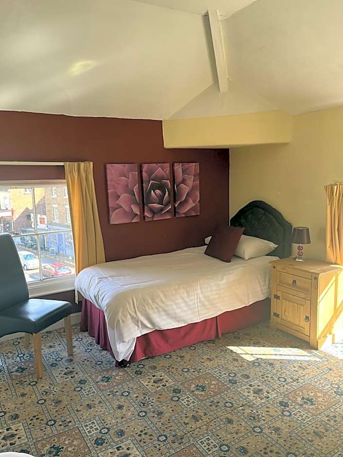 Tontine Hotel & Bar