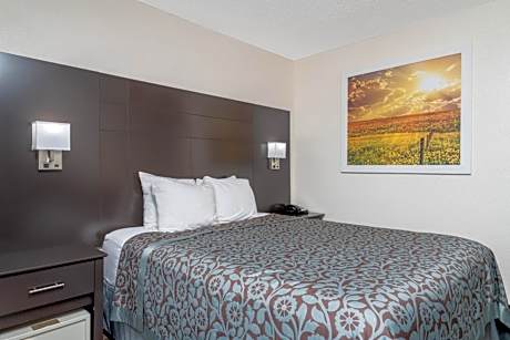 1 Queen Bed Non-Smoking