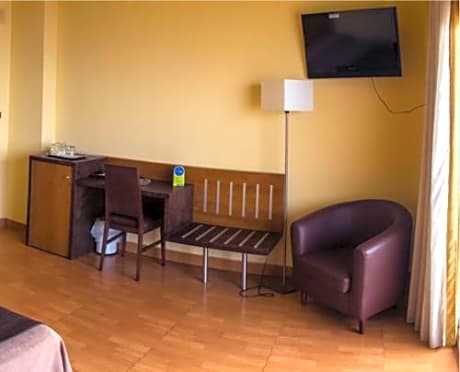 Double Room (2 Adults + 1 Child )