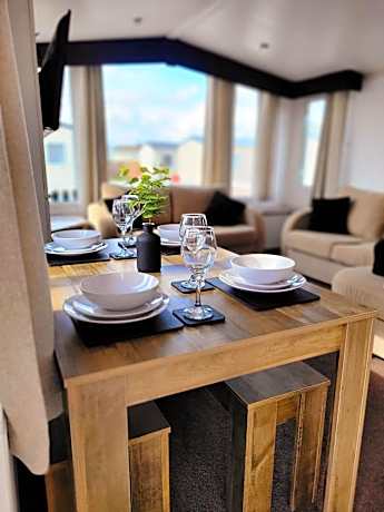 Golden Palm Getaway's PG143