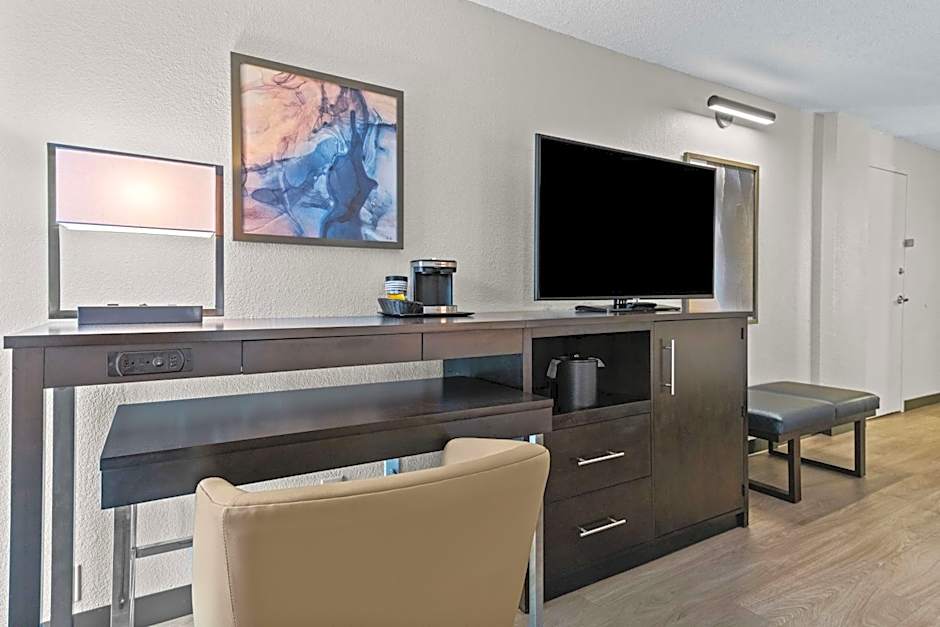 DoubleTree by Hilton Raleigh Midtown