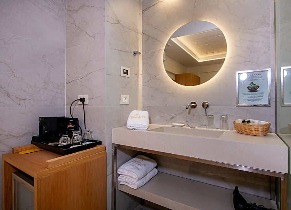 Photo 1 of 9 of Junior Suite, Partial Sea View
