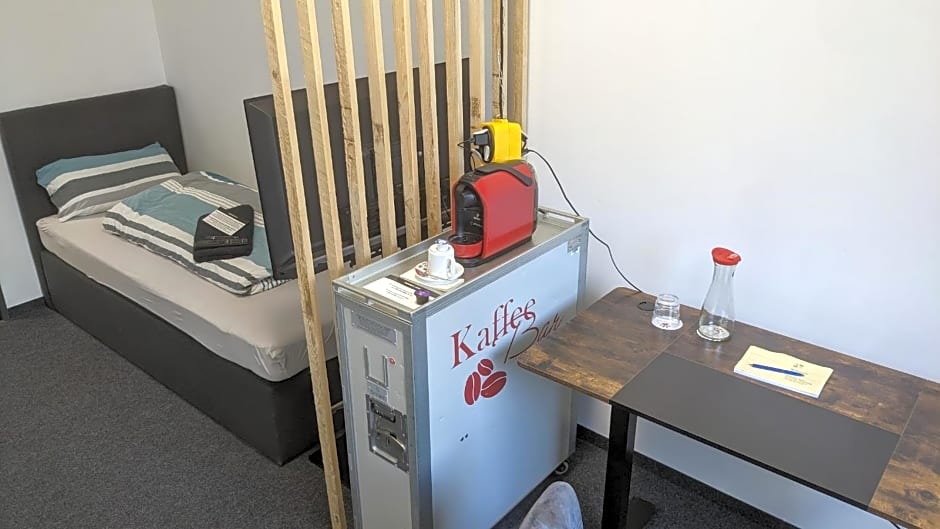 BUSINESS-MOTEL free WiFi & massage, air-con, XXL-Parking