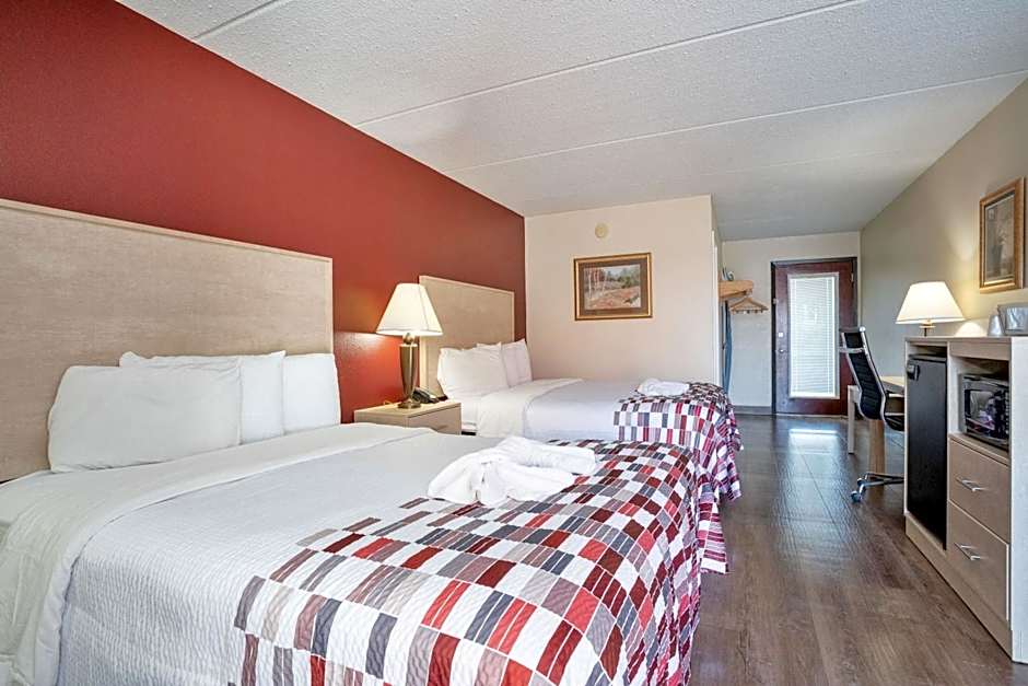 Red Roof Inn & Suites Pigeon Forge Parkway