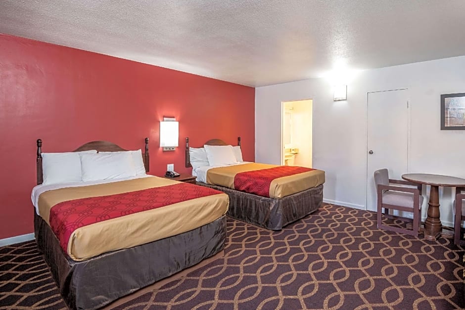 Econo Lodge University