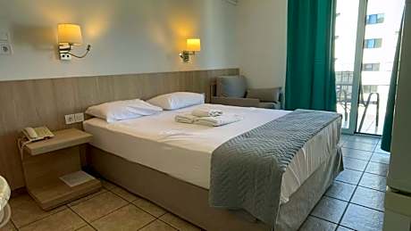 Double Room with Balcony and Sea View
