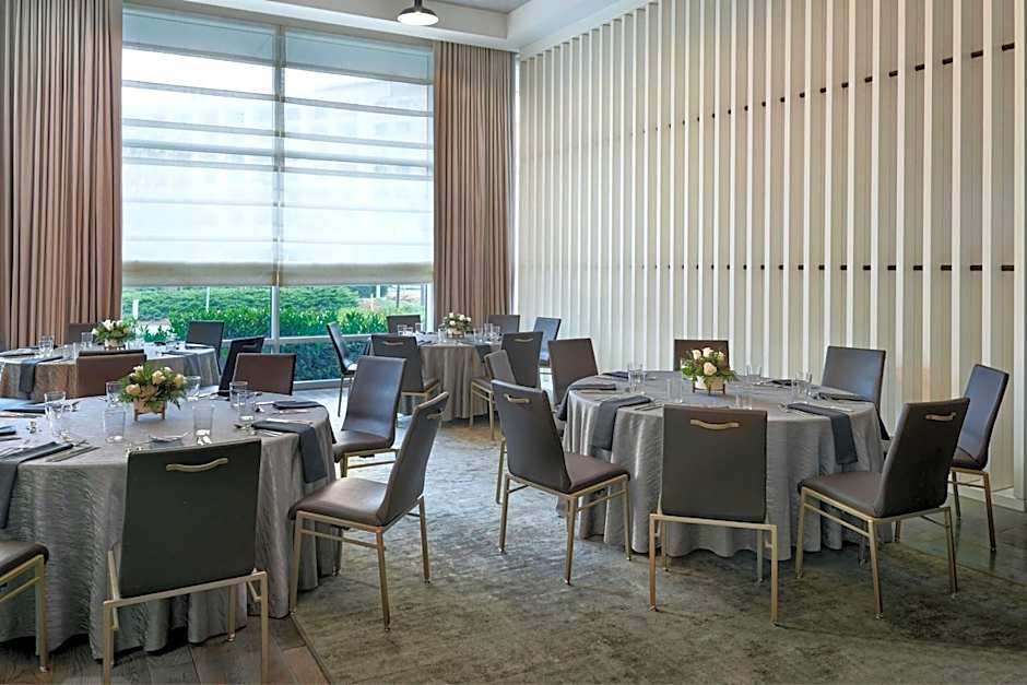 Renaissance by Marriott Atlanta Airport Gateway Hotel