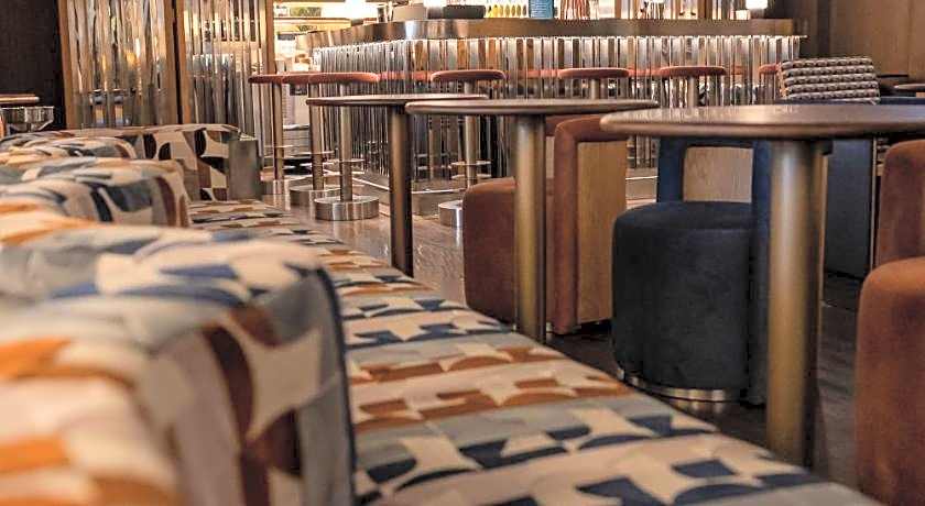 Public House Bangkok, a Member of Design Hotels