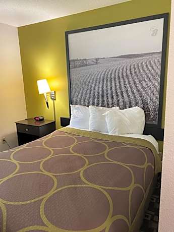 Queen Room - Mobility Access/Non-Smoking