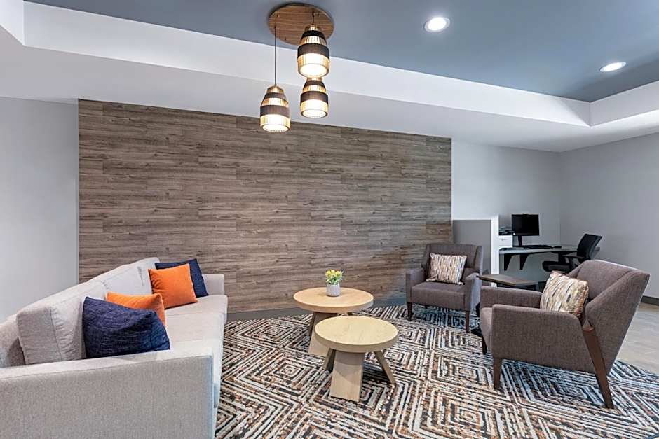 Candlewood Suites McPherson By IHG