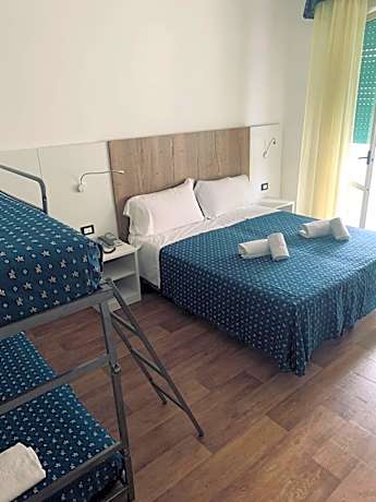 Family Room (2 Adults + 2 Children)