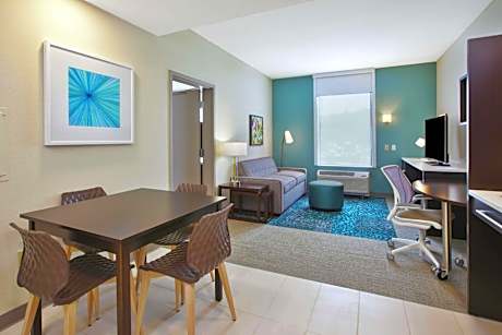 Queen Suite - Mobility Access/Non-Smoking