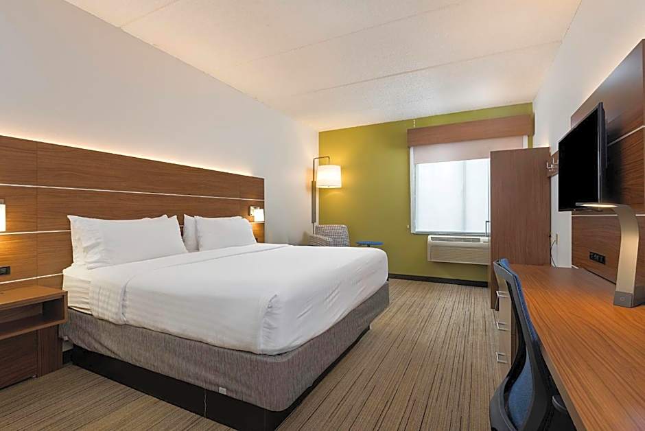 Holiday Inn Express & Suites Charlotte Arpt-Belmont By IHG