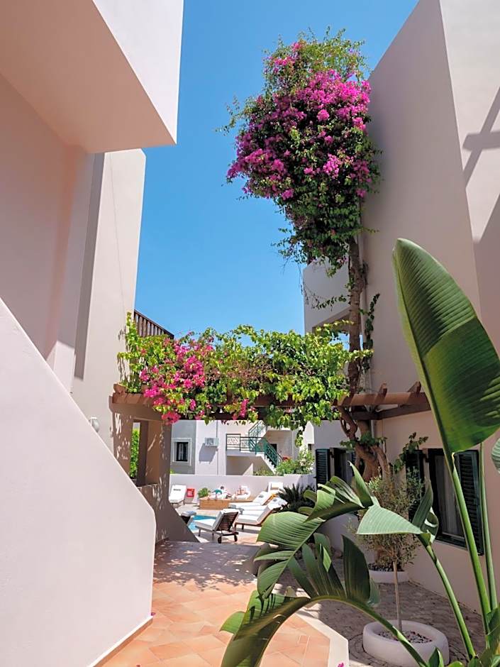 Elmi Beach Hotel & Suites