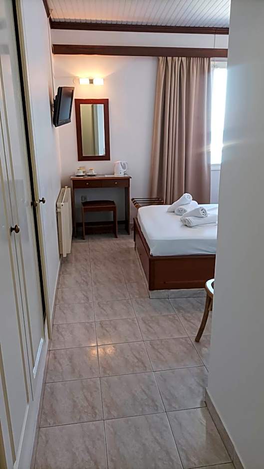 Leonidas Hotel