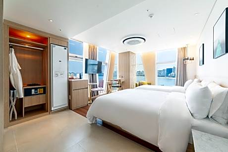 Family Ocean Twin Room
